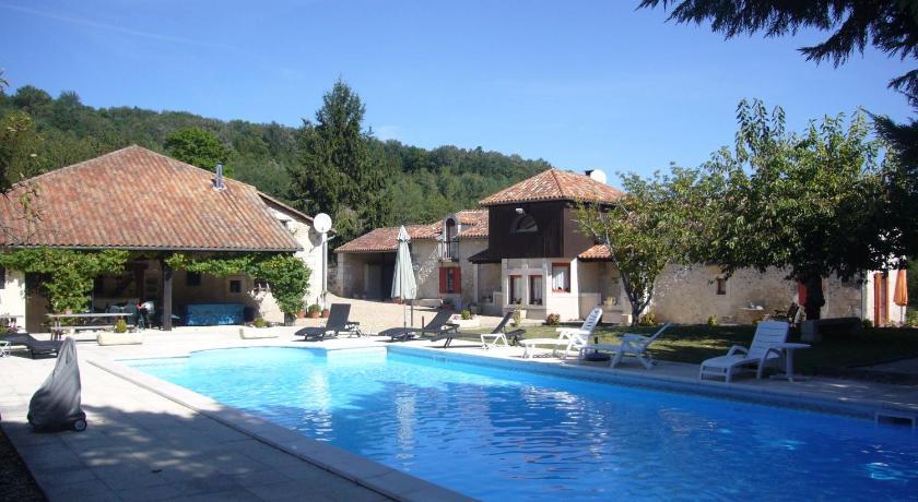 Les Gites De La Treille Montagrier Exterior photo